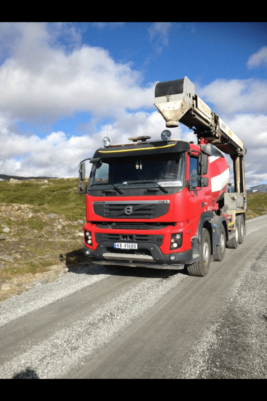 Betongbil på anleggsvei